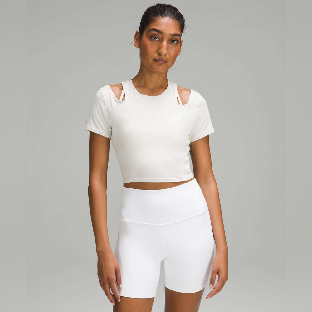 NWT Lululemon Shoulder Cut-Out Yoga Cropped Short Sleeve T-Shirt in Bone Size 6
